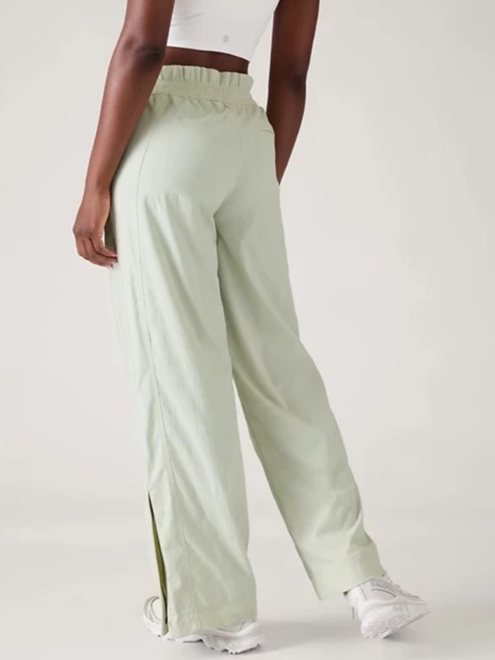 ATHLETA 💚 Trekkie High Rise Mint Green Parachute Pants (Women’s Size 4) - Picture 4 of 17